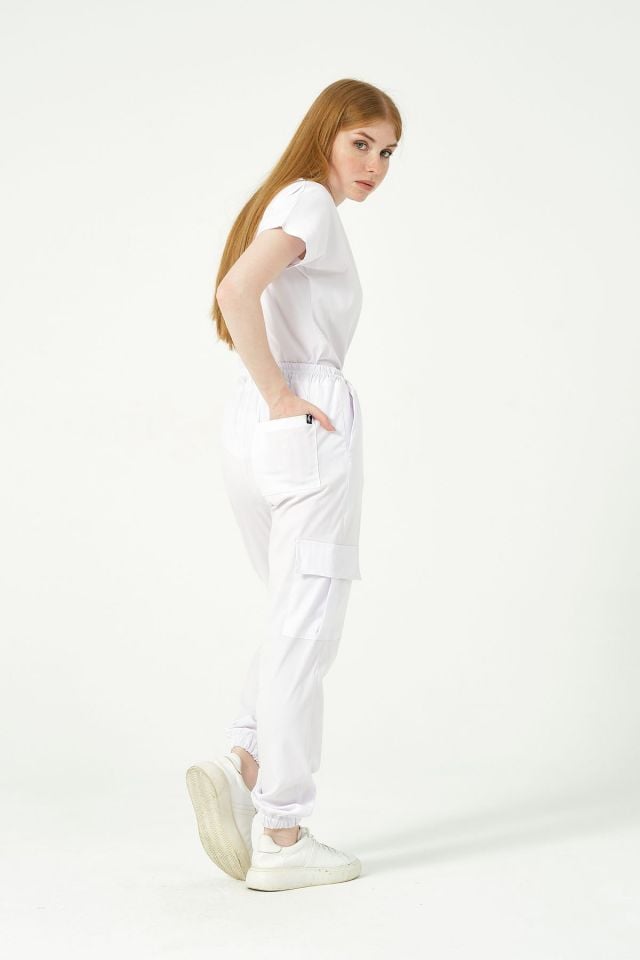 Beyaz Likralı Scrubs Kargo Cep Jogger Paça Doktor Hemşire Forması Yarasa Kol Takım Unisex