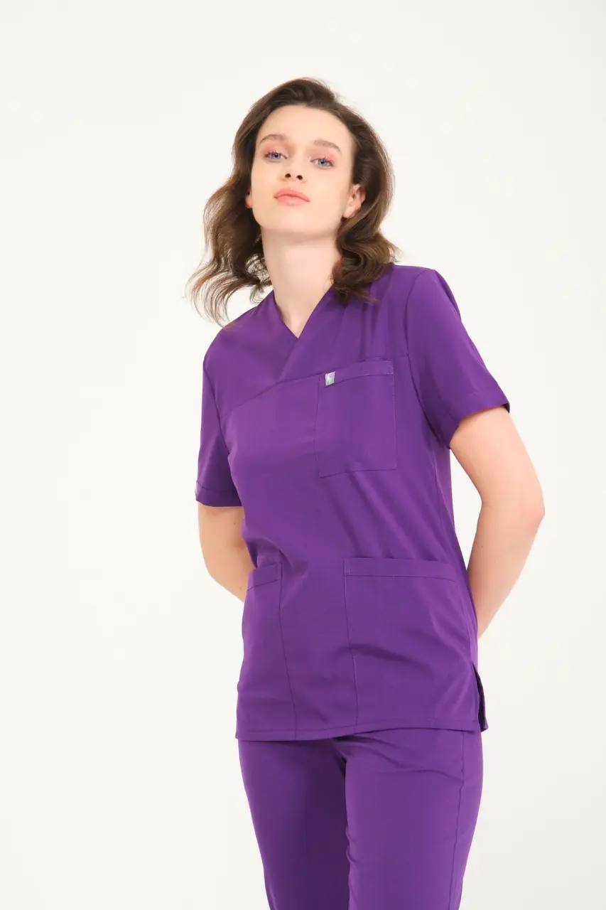 Konfor ve Şıklığın Yeni Adı: Likralı Unisex Zarf Yaka Üniformaları