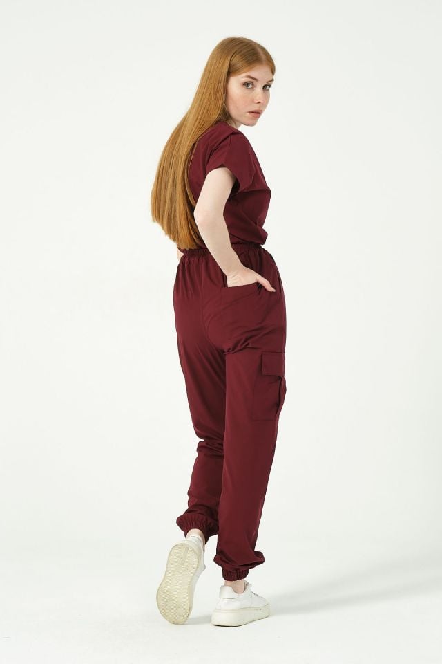 Bordo Likralı Scrubs Kargo Cep Jogger Paça Doktor Hemşire Forması Yarasa Kol Takım Unisex