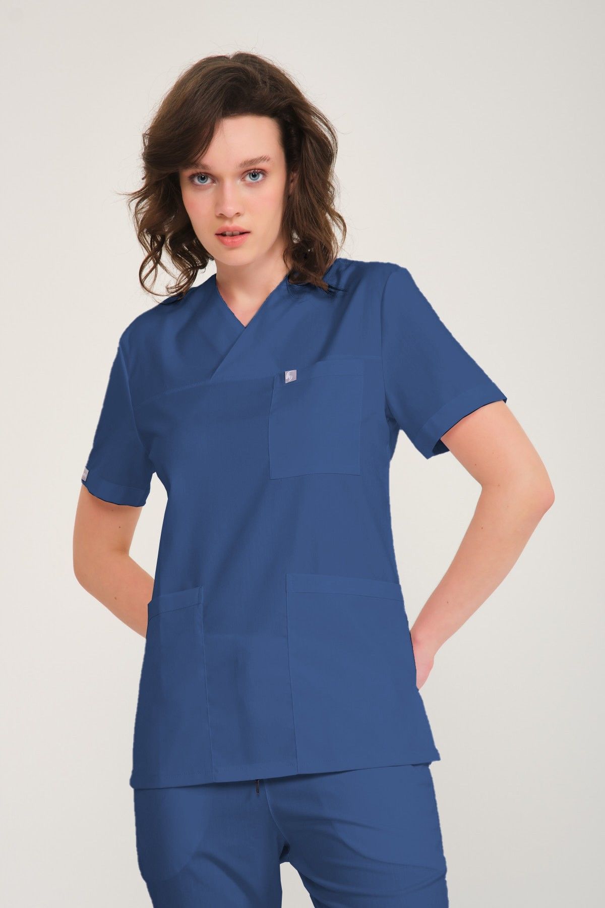 İndigo Likralı Zarf Yaka Scrubs Doktor Hemşire Forması Tek Üst L