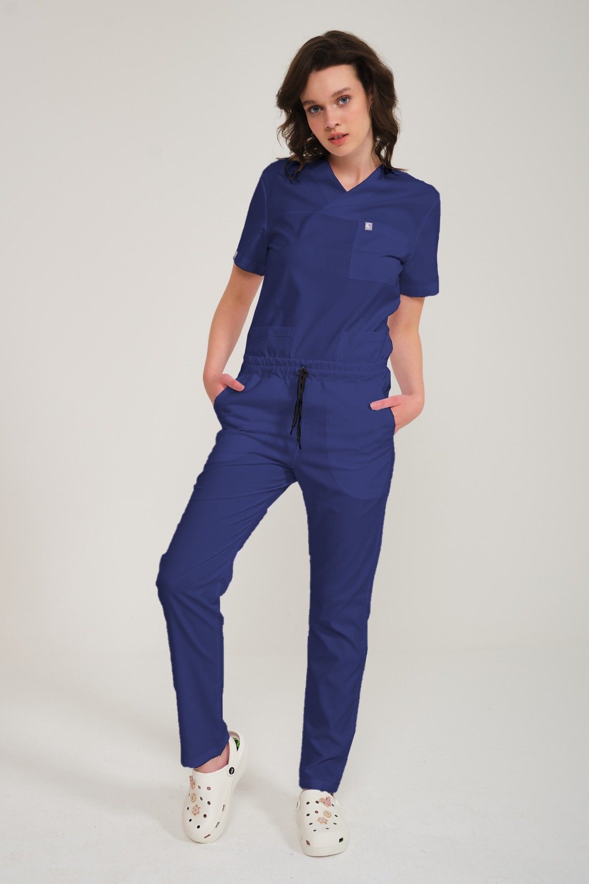 Fırtına Mavi Likralı Zarf Yaka Scrubs Doktor Hemşire Forması Takım