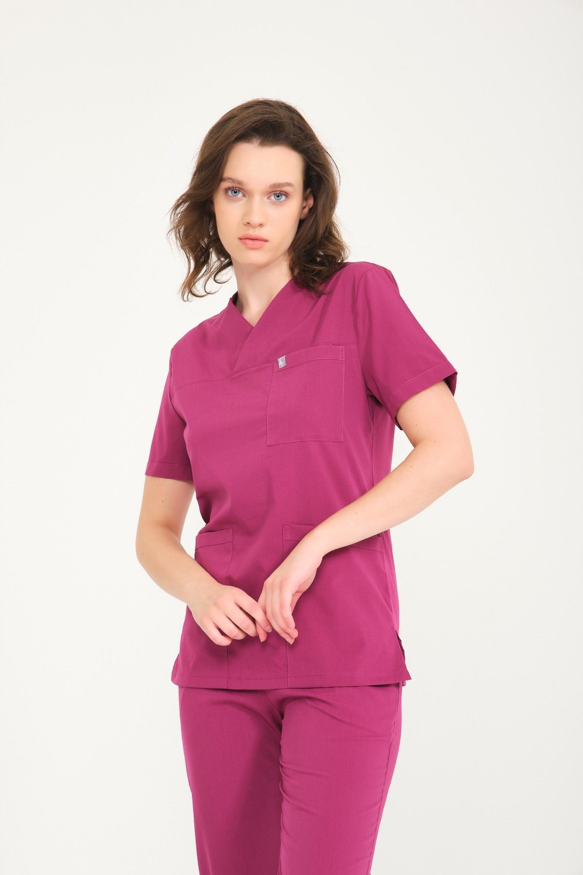 Vişne Likralı Zarf Yaka Scrubs Doktor Hemşire Forması Takım