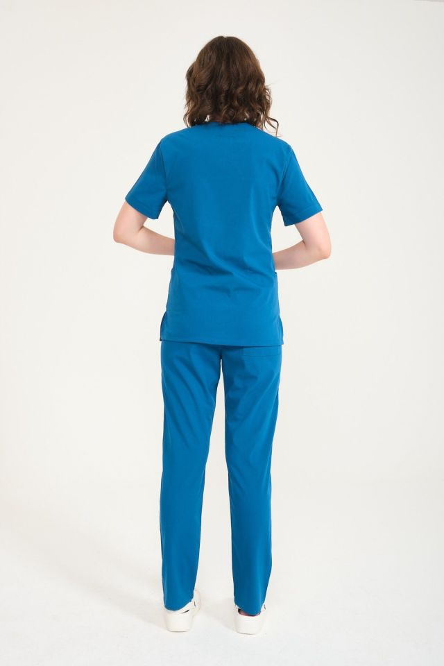 Turkuaz Likralı Zarf Yaka Scrubs Doktor Hemşire Forması Takım