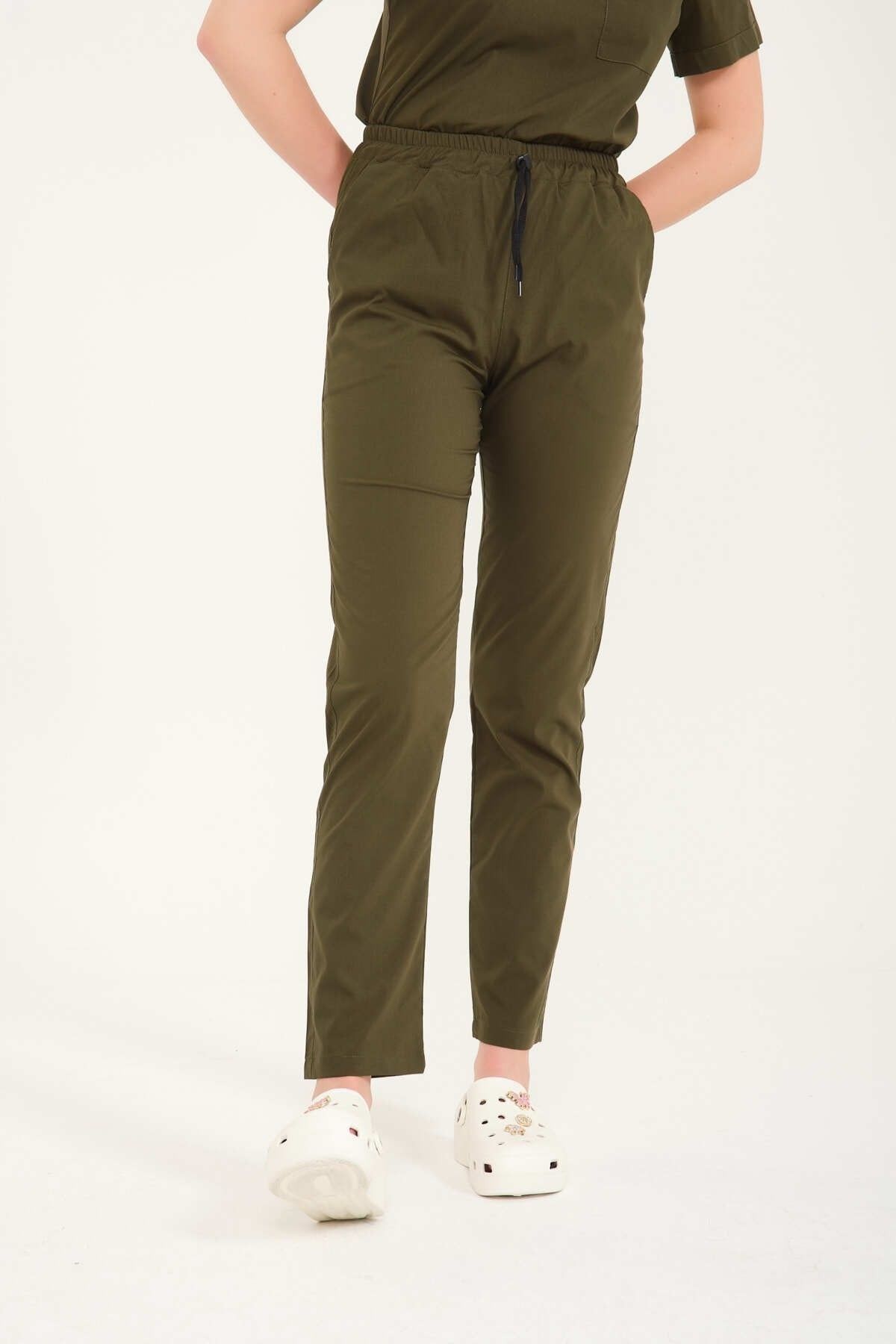 Haki Likralı Zarf Yaka Scrubs Doktor Hemşire Forması Takım