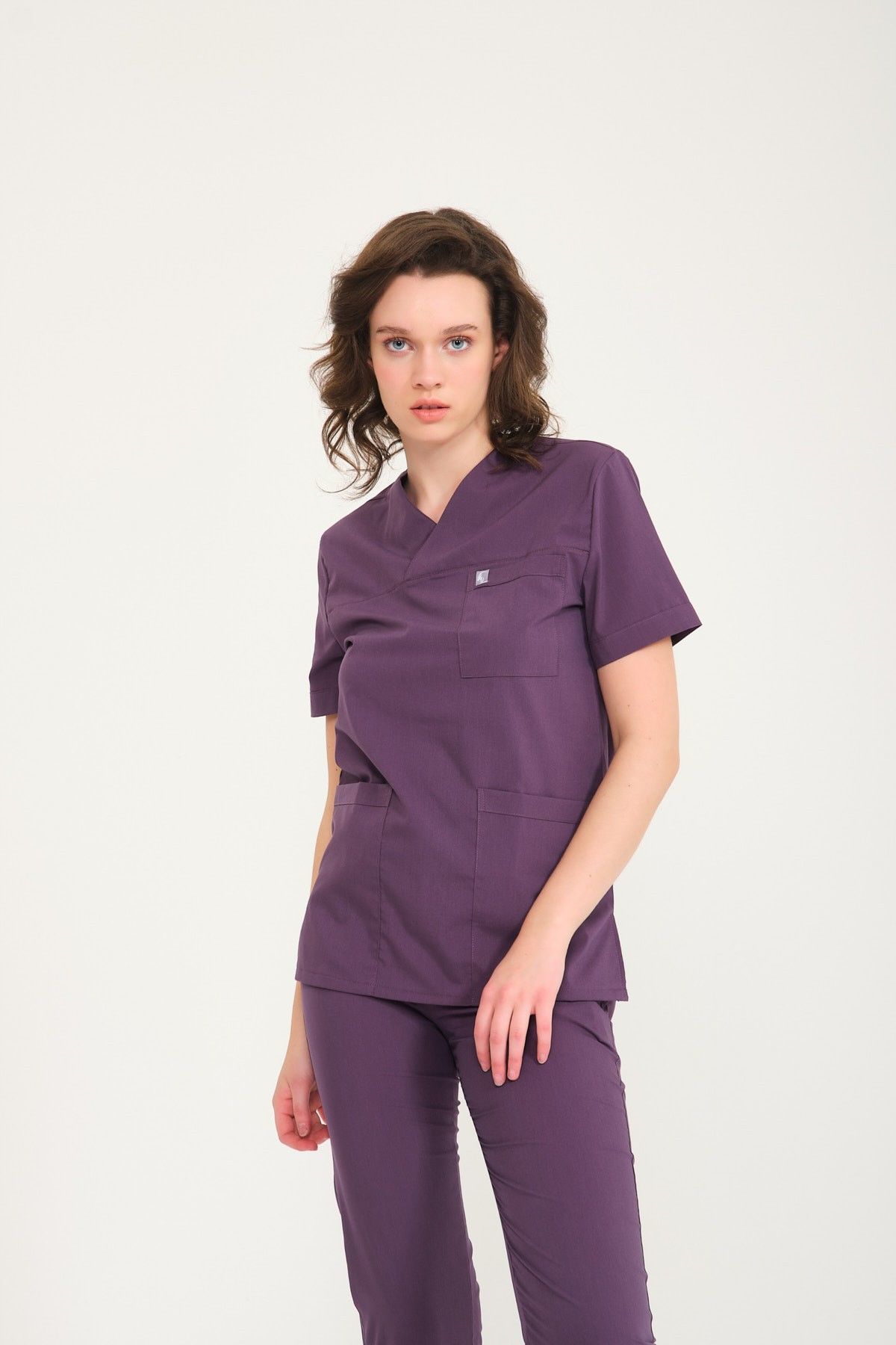 Mürdüm Likralı Zarf Yaka Scrubs Doktor Hemşire Forması Tek Üst