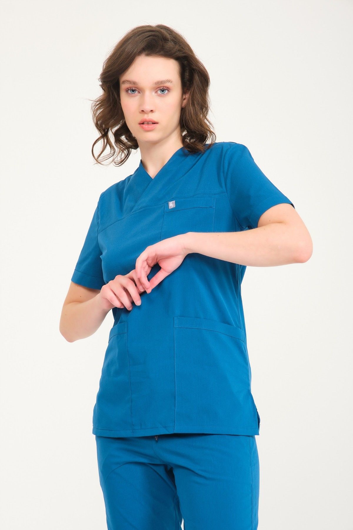 Turkuaz Likralı Zarf Yaka Scrubs Doktor Hemşire Forması Tek Üst