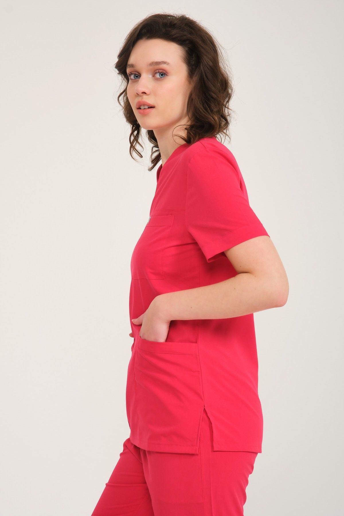 Nar Çiçeği Likralı Zarf Yaka Scrubs Doktor Hemşire Forması Tek Üst