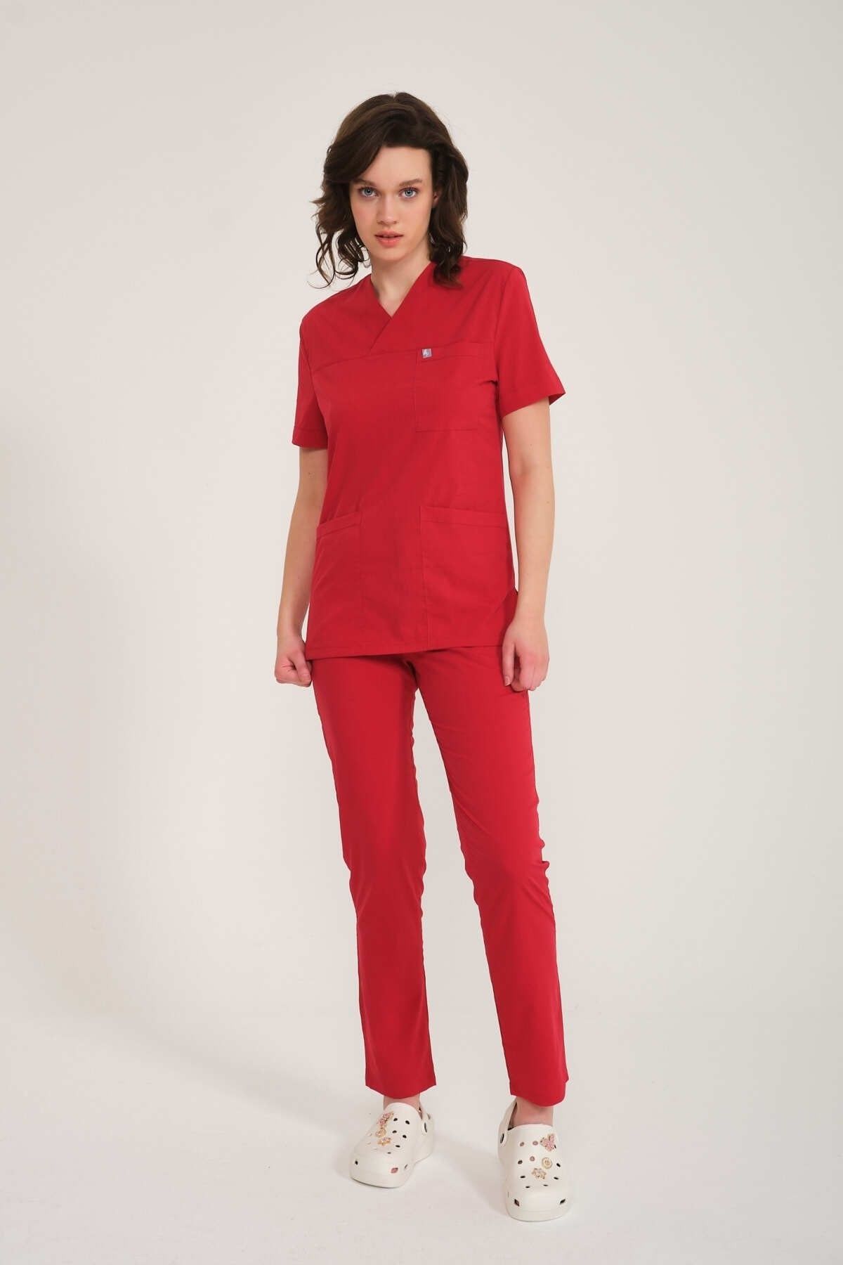 Kırmızı Likralı Zarf Yaka Scrubs Doktor Hemşire Forması Takım 2XS