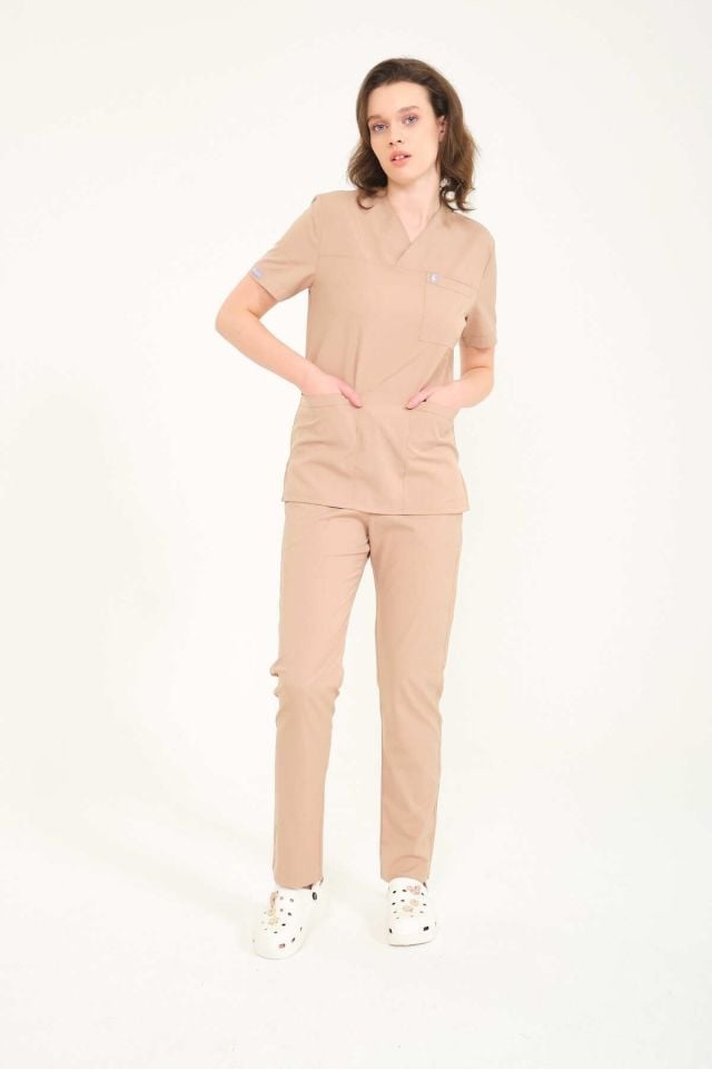 Bej Likralı Zarf Yaka Scrubs Doktor Hemşire Forması Takım 2XL